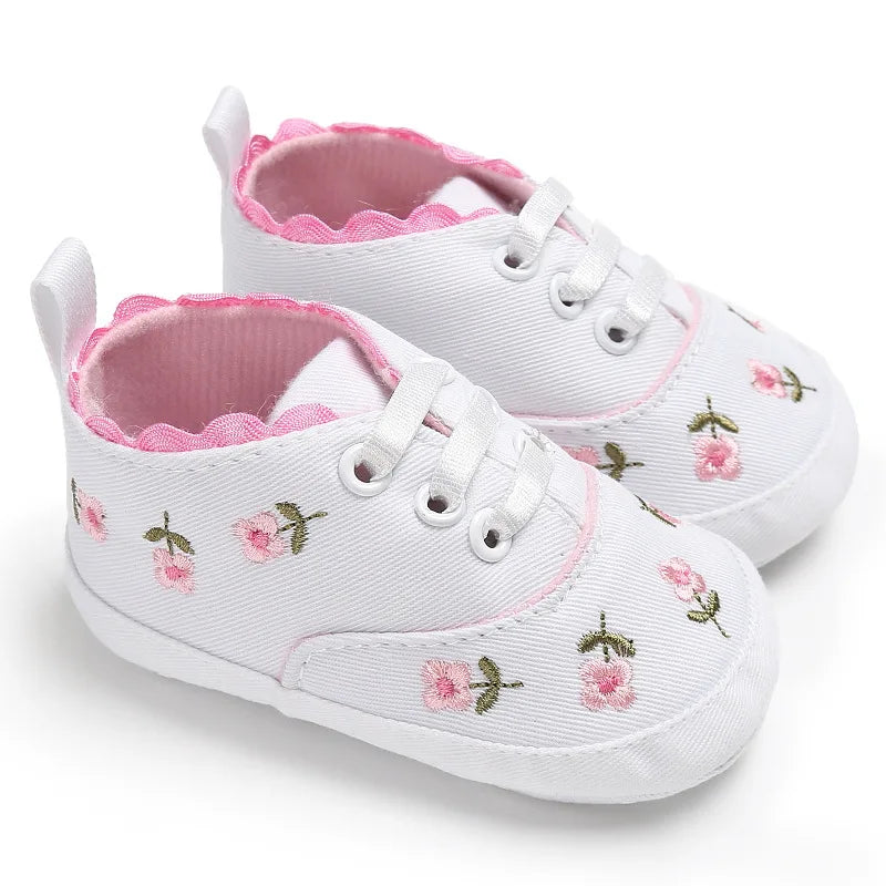 Sapatinho Bebê Menina Floral – Elegante, Leve e Confortável