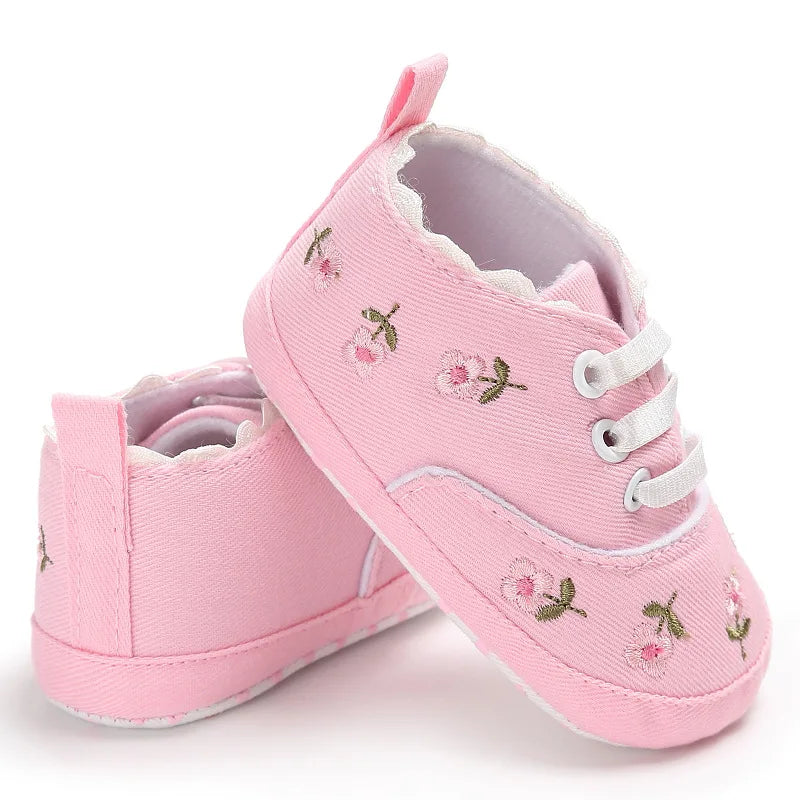 Sapatinho Bebê Menina Floral – Elegante, Leve e Confortável