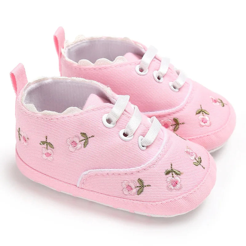 Sapatinho Bebê Menina Floral – Elegante, Leve e Confortável