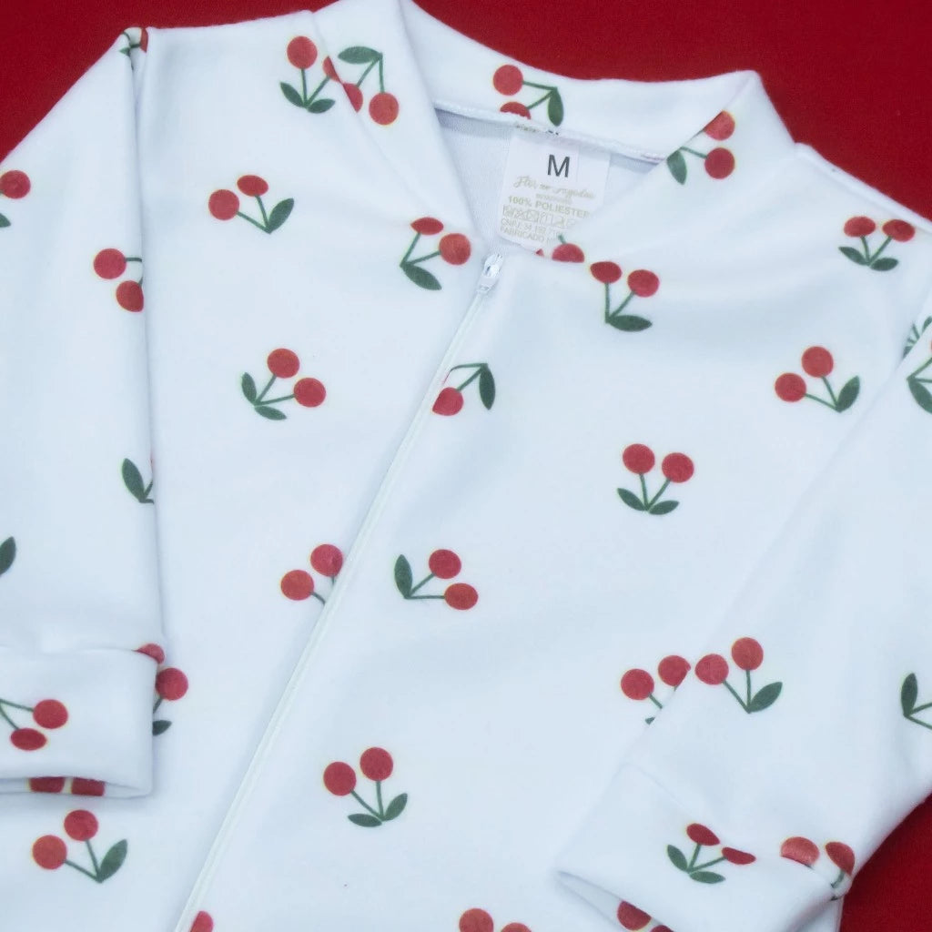 Macacão Soft para Bebê com Zíper e Estampa de Cerejinha – Quentinho e Confortável para o Inverno