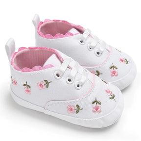 Sapatinho Bebê Menina Floral – Elegante, Leve e Confortável