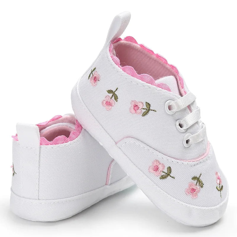 Sapatinho Bebê Menina Floral – Elegante, Leve e Confortável