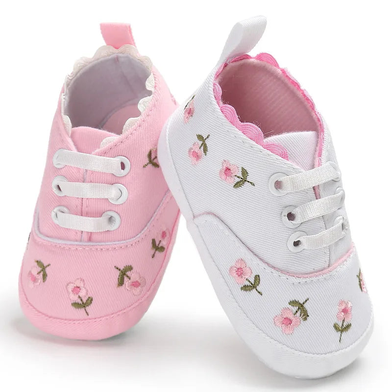 Sapatinho Bebê Menina Floral – Elegante, Leve e Confortável