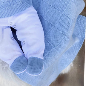 Saída de Maternidade Menino Azul Claro Tricô – Enxoval com Macacão, Suéter, Touca, Manta